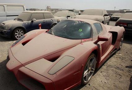 ما السرّ وراء السيارات الفاخرة المهملة في الإمارات العربية المتحدة